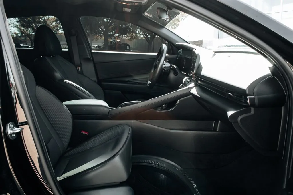 Hyundai Elantra photo 32