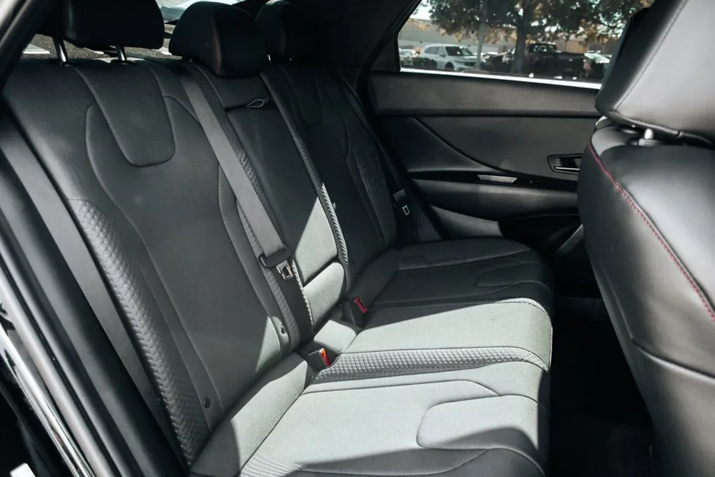 Hyundai Elantra photo 30