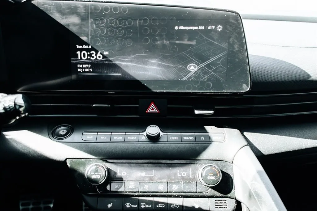 Hyundai Elantra photo 18