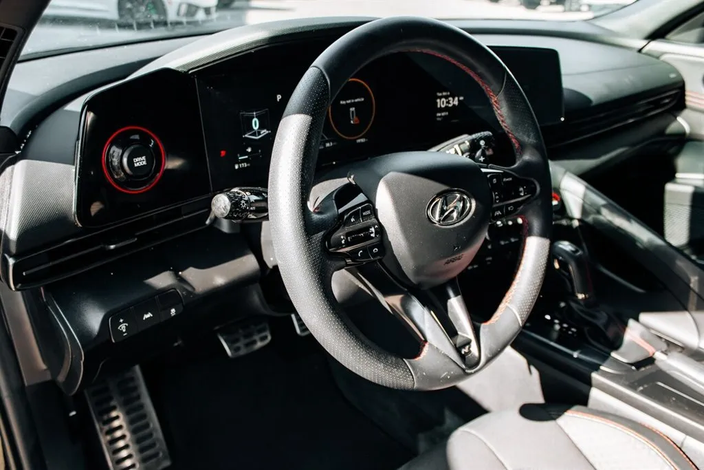 Hyundai Elantra photo 13