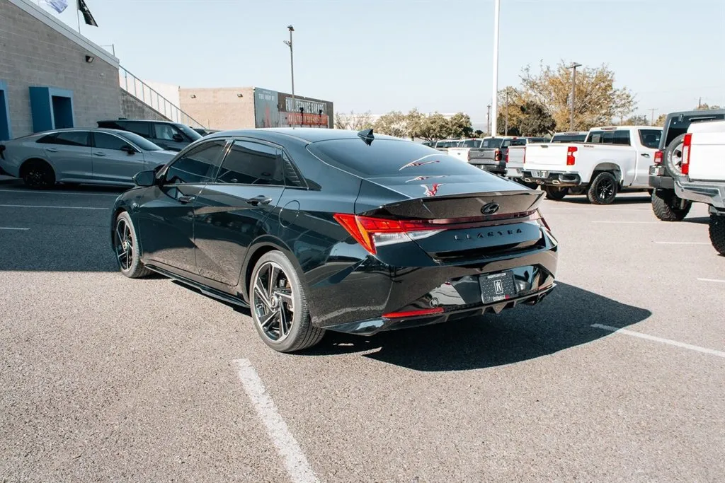 Hyundai Elantra photo 5