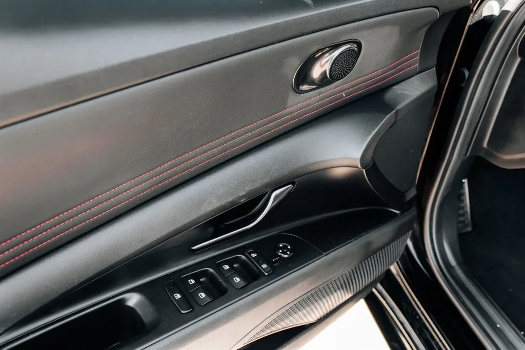 Hyundai Elantra photo 12