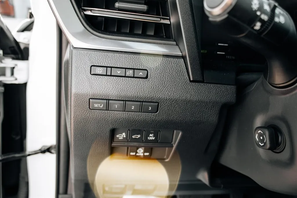 Lexus GX photo 17