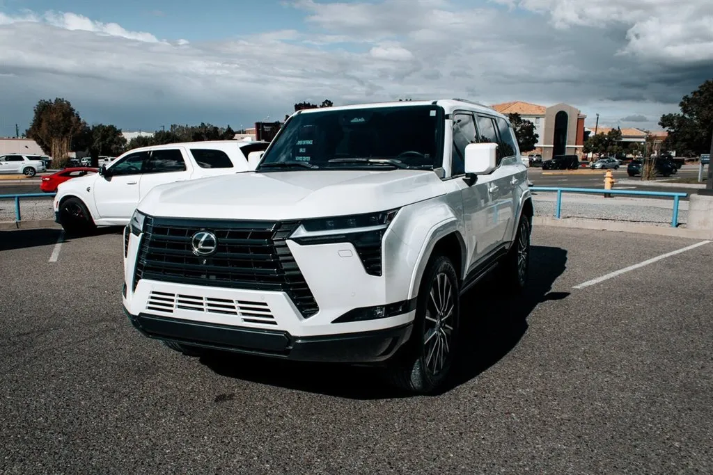 Lexus GX photo 3