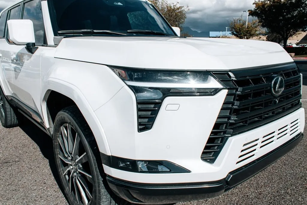 Lexus GX photo 9
