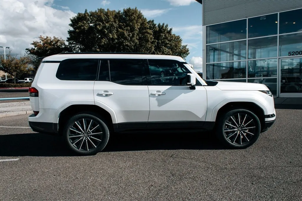 Lexus GX photo 8