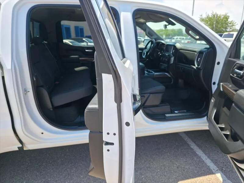 Chevrolet Silverado photo 23