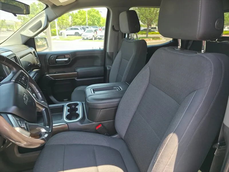 Chevrolet Silverado photo 17