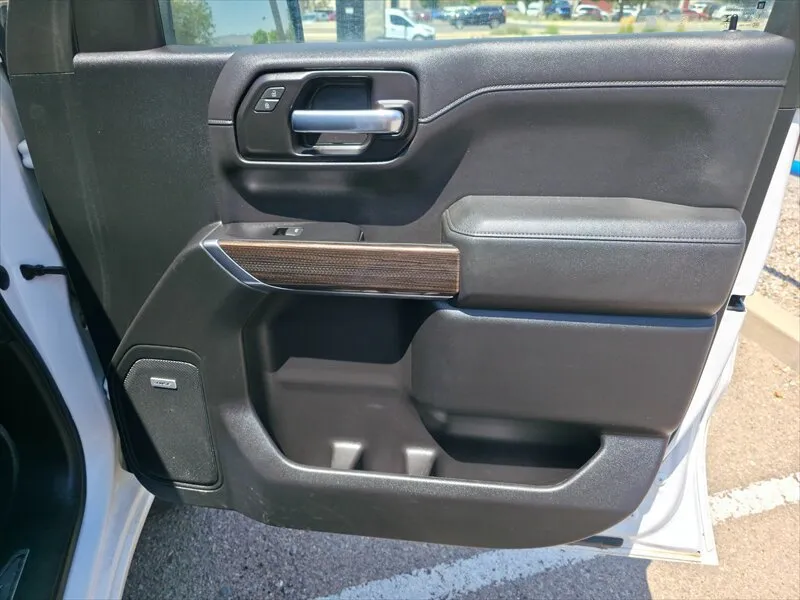 Chevrolet Silverado photo 24