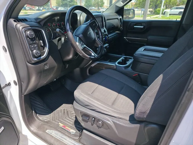 Chevrolet Silverado photo 16
