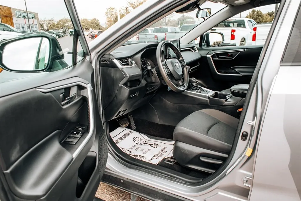 Toyota RAV4 photo 11