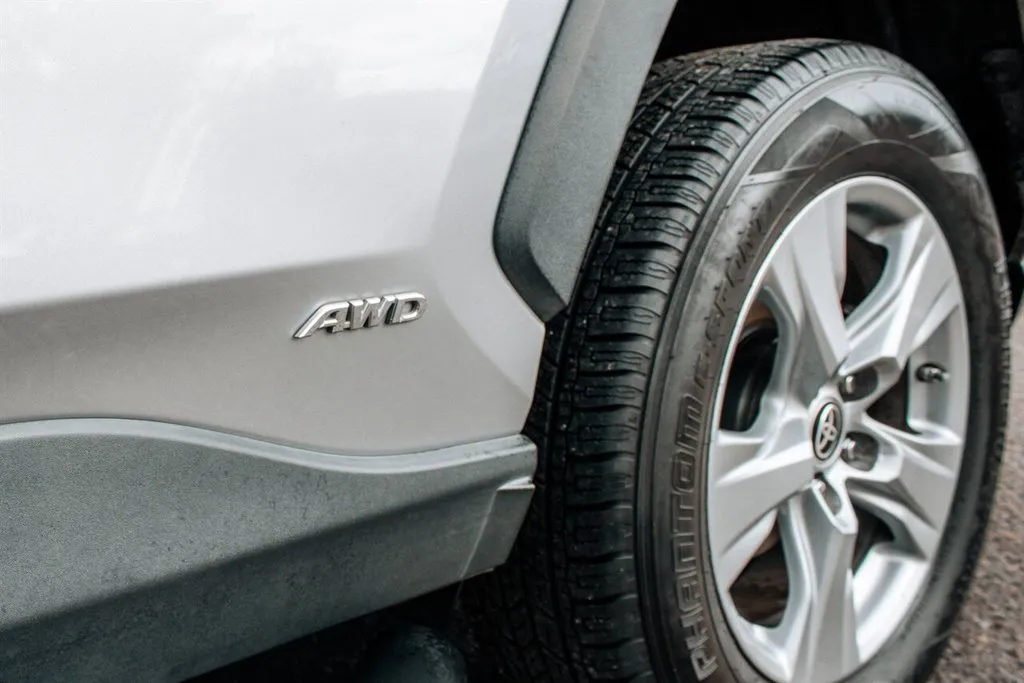Toyota RAV4 photo 9