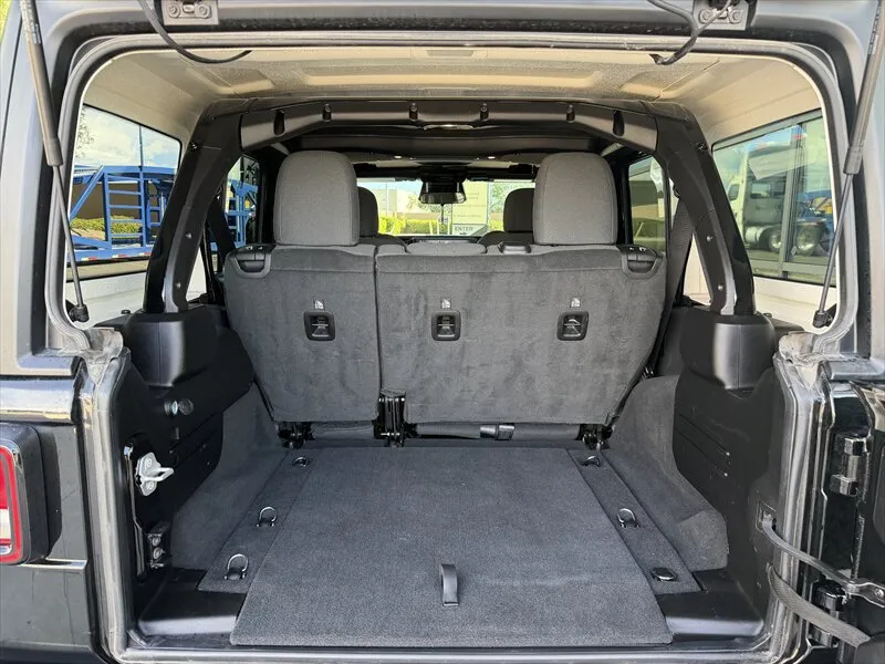Jeep Wrangler photo 17