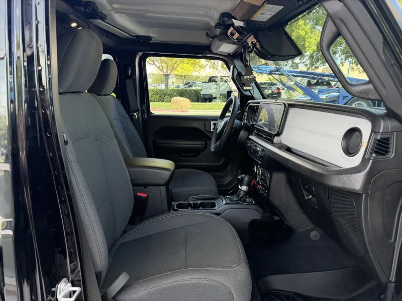 Jeep Wrangler photo 23