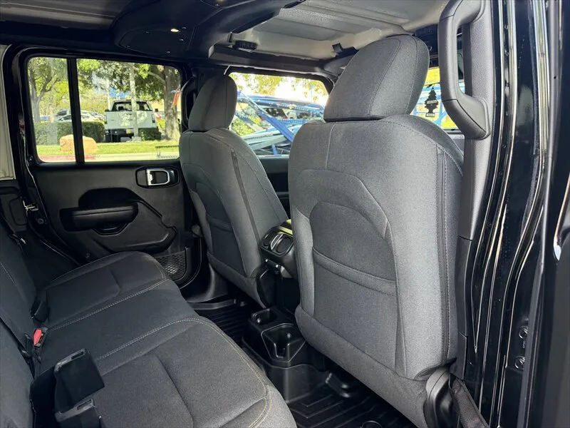 Jeep Wrangler photo 19
