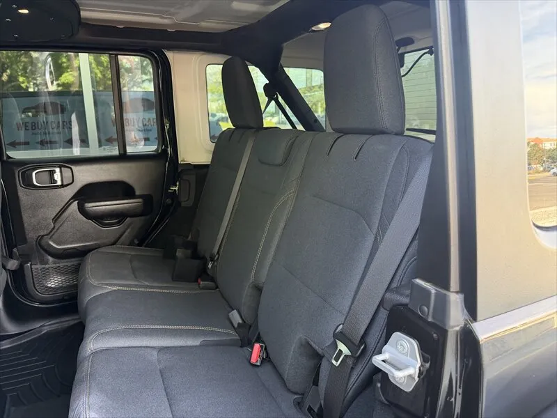 Jeep Wrangler photo 14