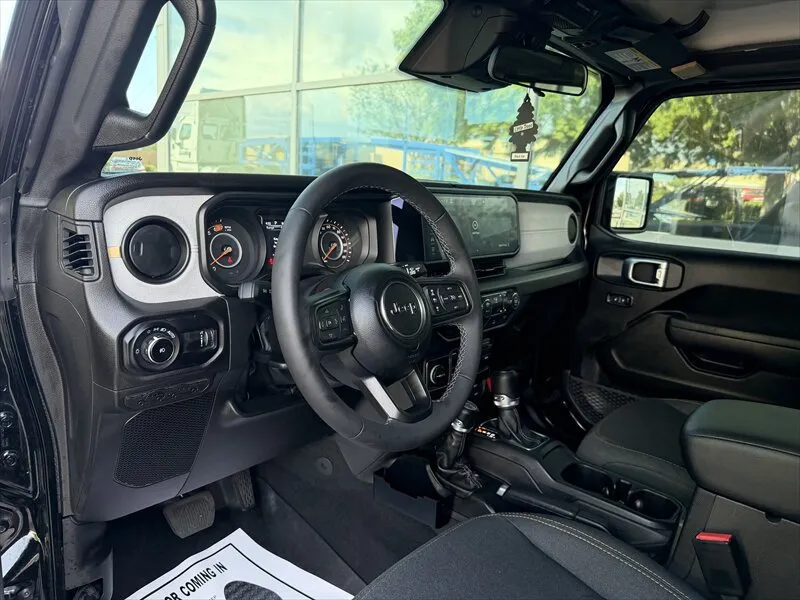 Jeep Wrangler photo 9
