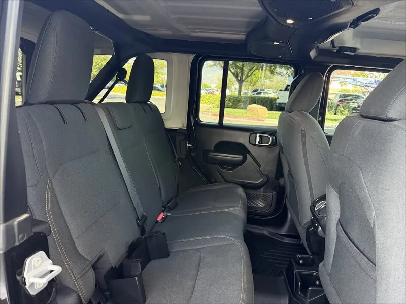 Jeep Wrangler photo 20