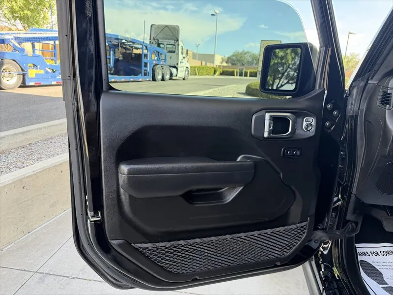 Jeep Wrangler photo 12