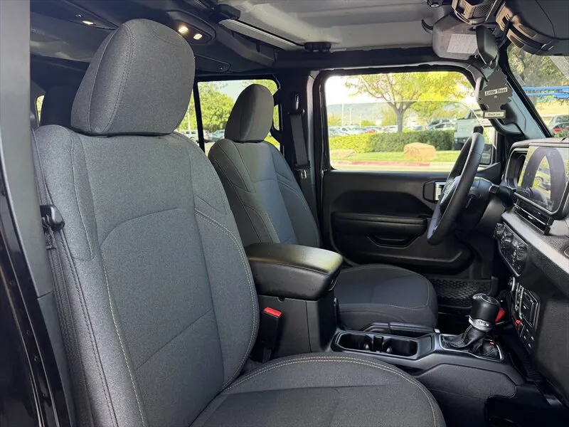 Jeep Wrangler photo 25