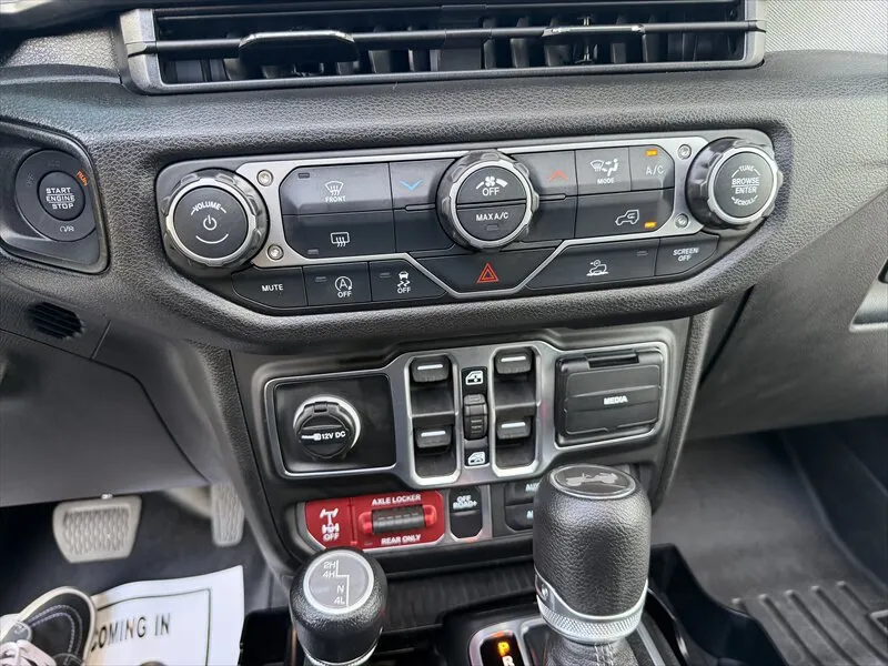 Jeep Wrangler photo 30