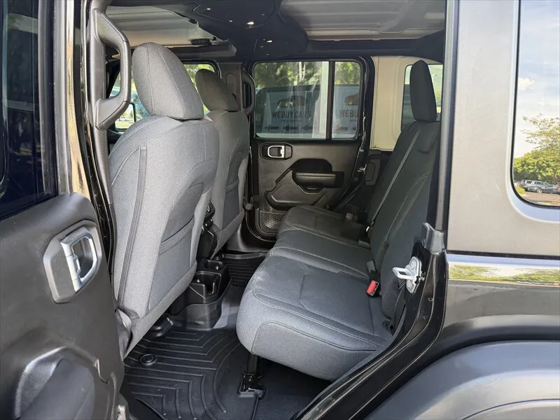 Jeep Wrangler photo 15