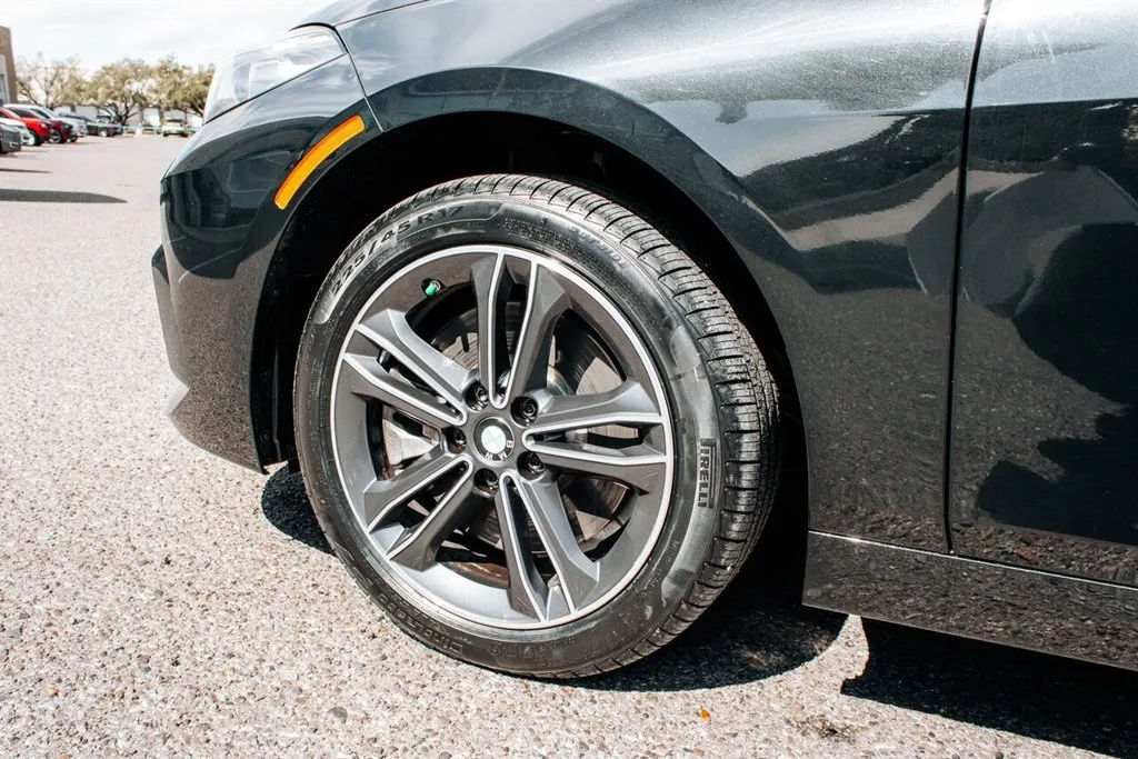 BMW 2 Series photo 10