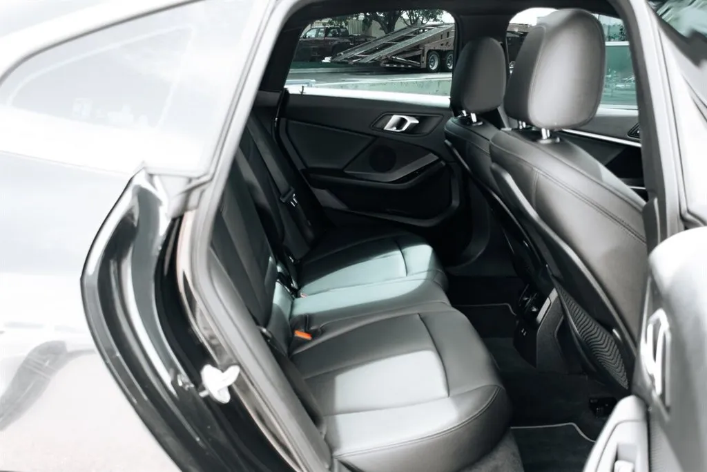 BMW 2 Series photo 32