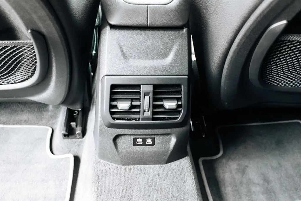 BMW 2 Series photo 27