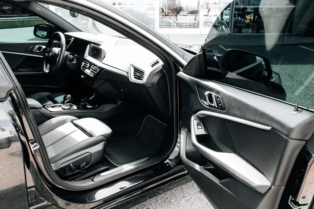 BMW 2 Series photo 34