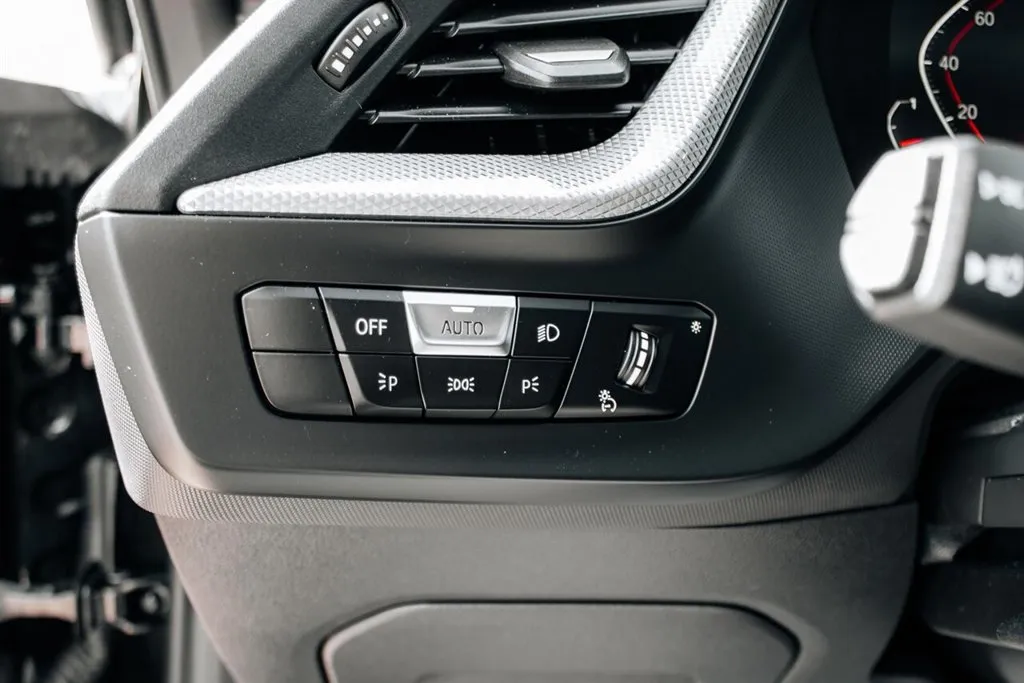 BMW 2 Series photo 18