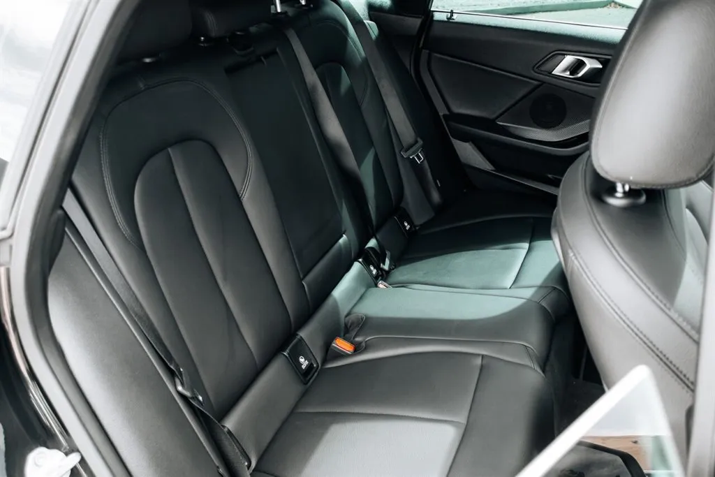 BMW 2 Series photo 33