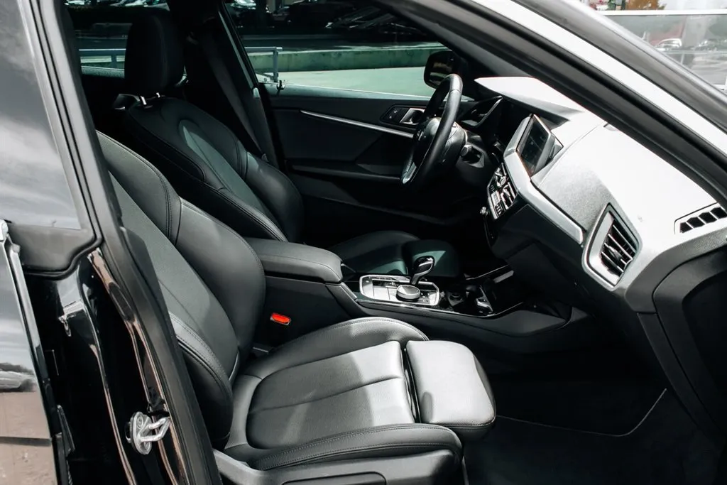 BMW 2 Series photo 35