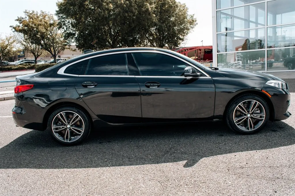 BMW 2 Series photo 8