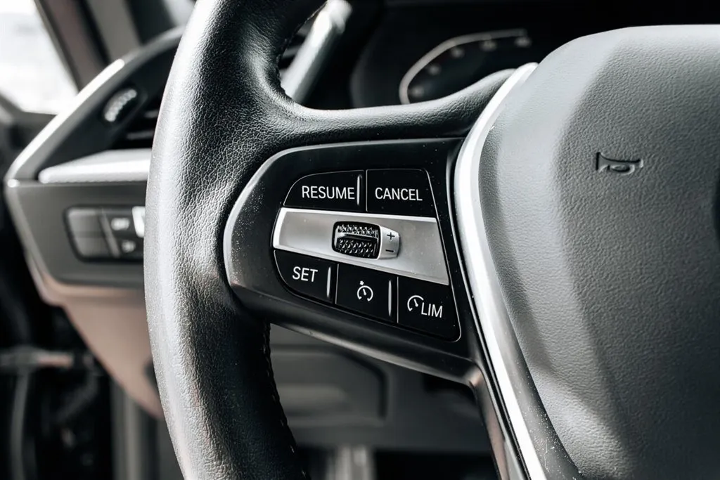 BMW 2 Series photo 16