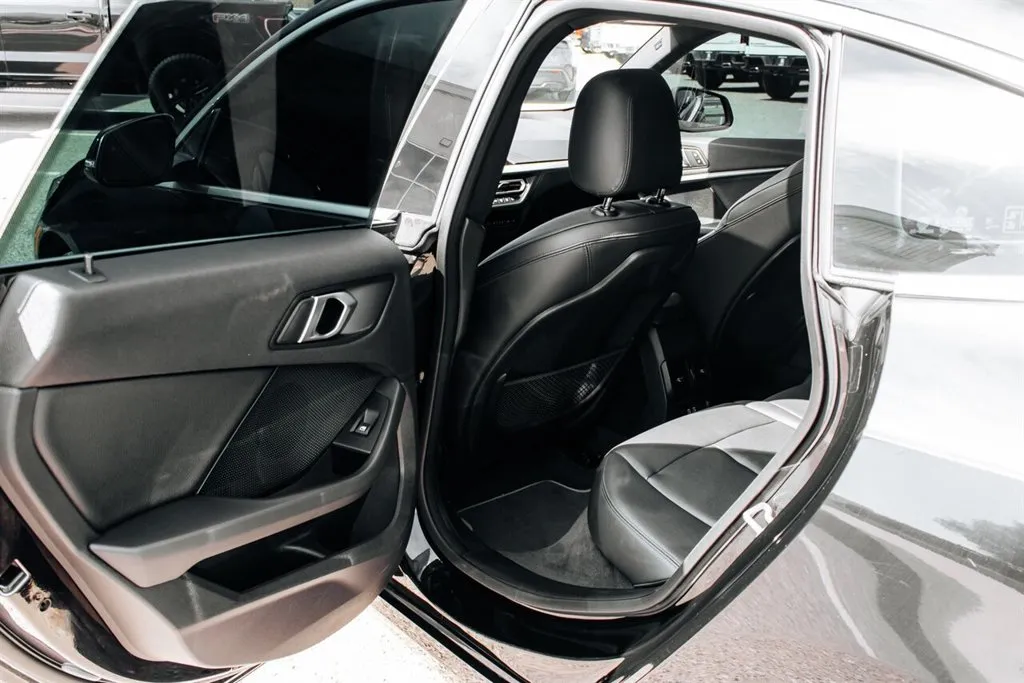 BMW 2 Series photo 24