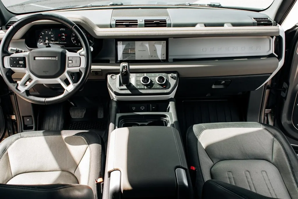 Land Rover Defender photo 26