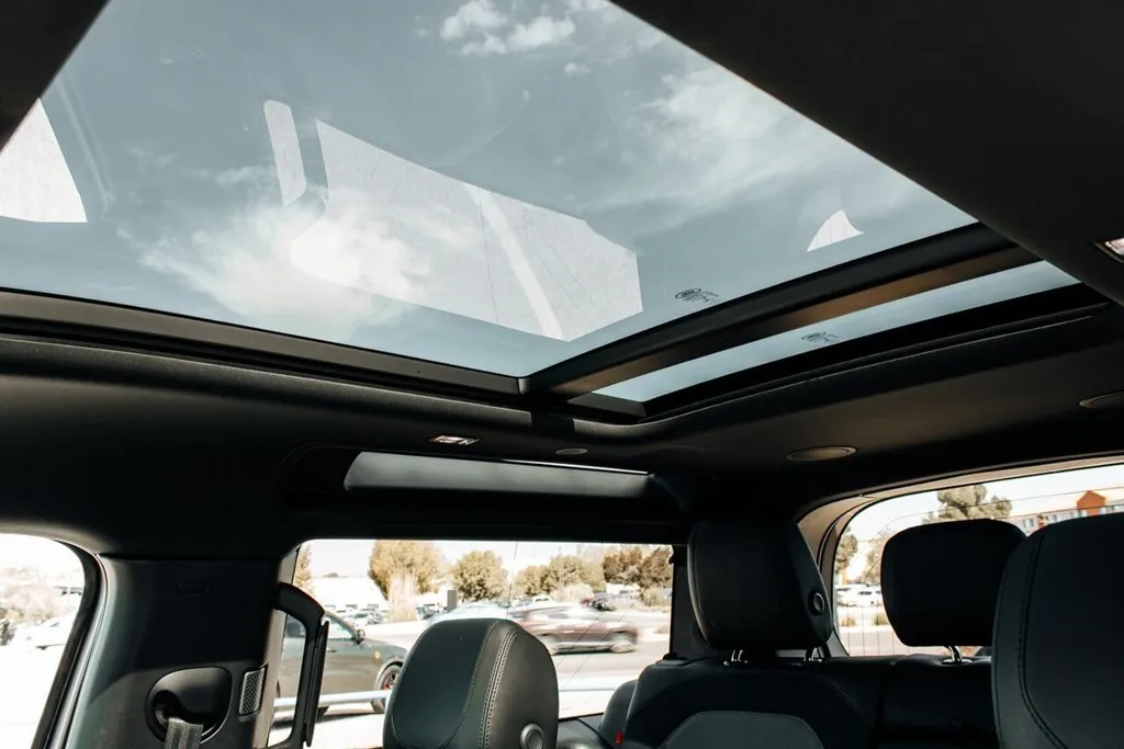 Land Rover Defender photo 25