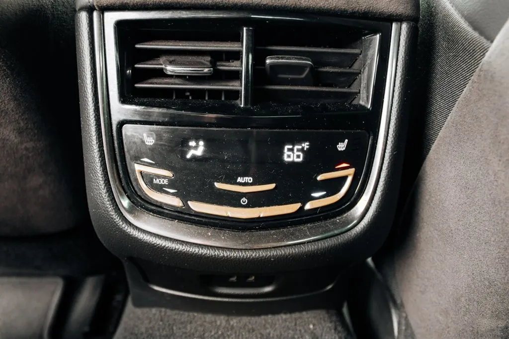 Cadillac CTS-V photo 29