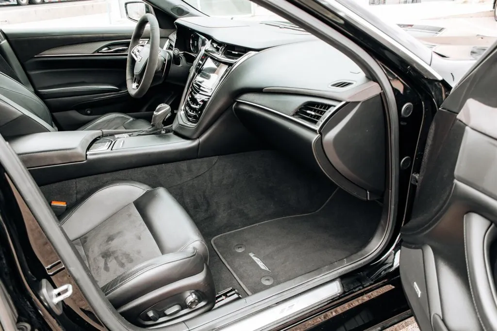 Cadillac CTS-V photo 36