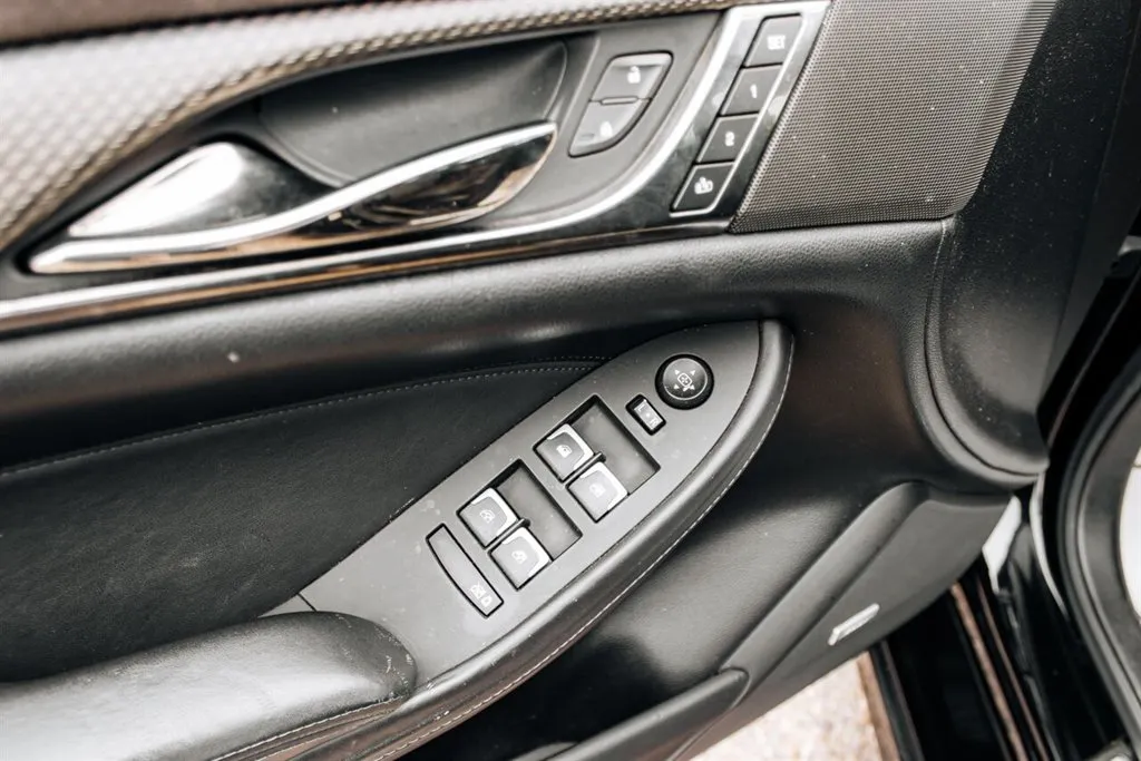 Cadillac CTS-V photo 14