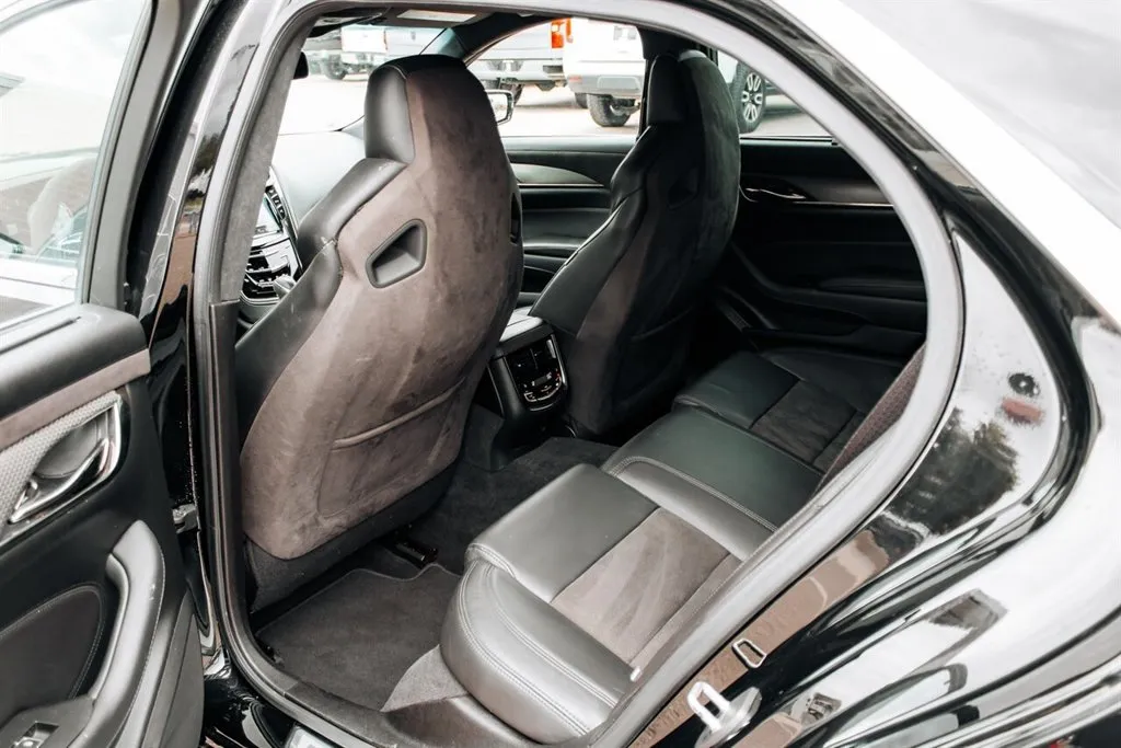 Cadillac CTS-V photo 26