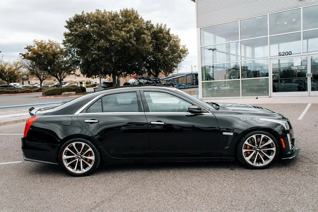 Cadillac CTS-V photo 8