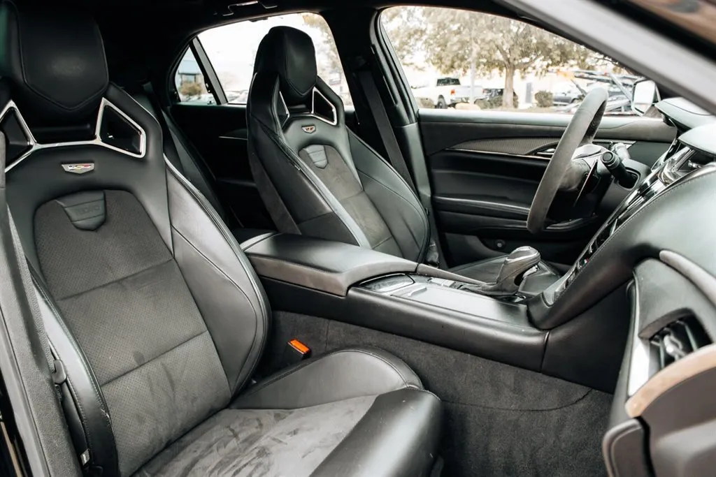 Cadillac CTS-V photo 38