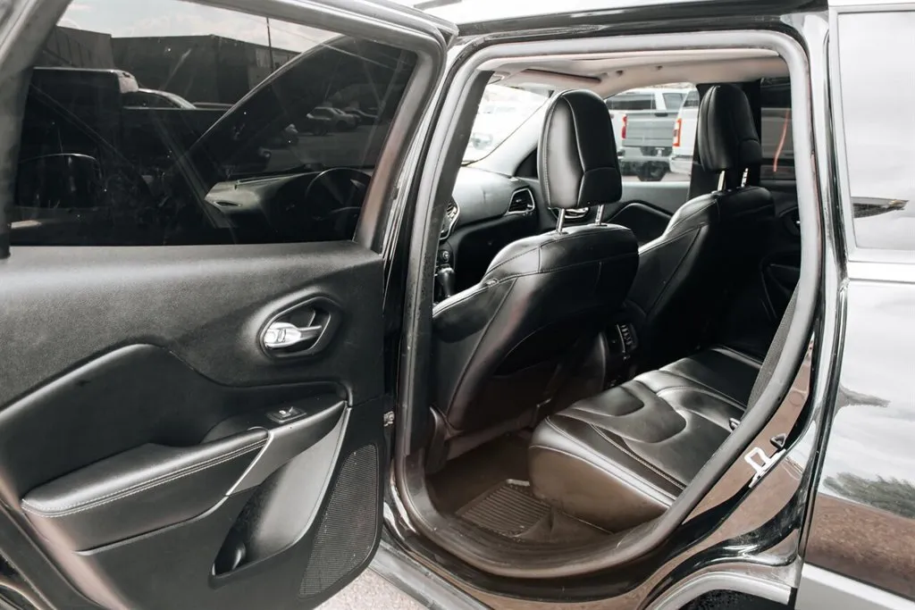 Jeep Cherokee photo 24