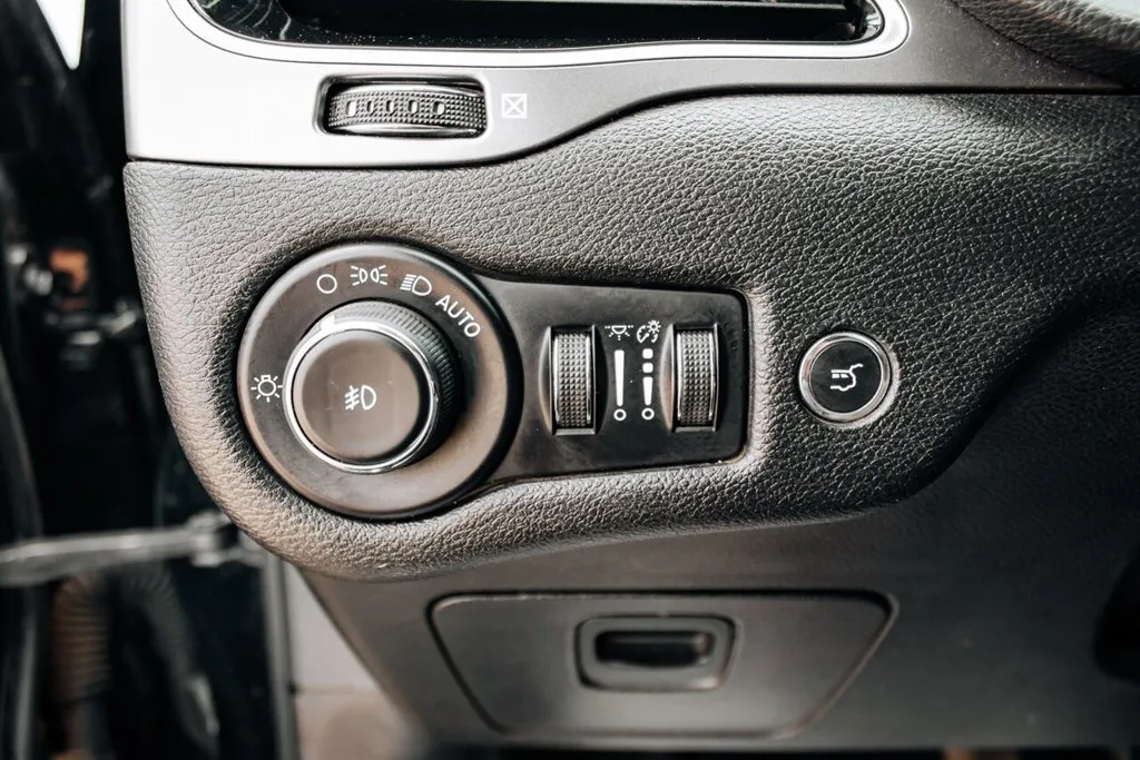 Jeep Cherokee photo 17