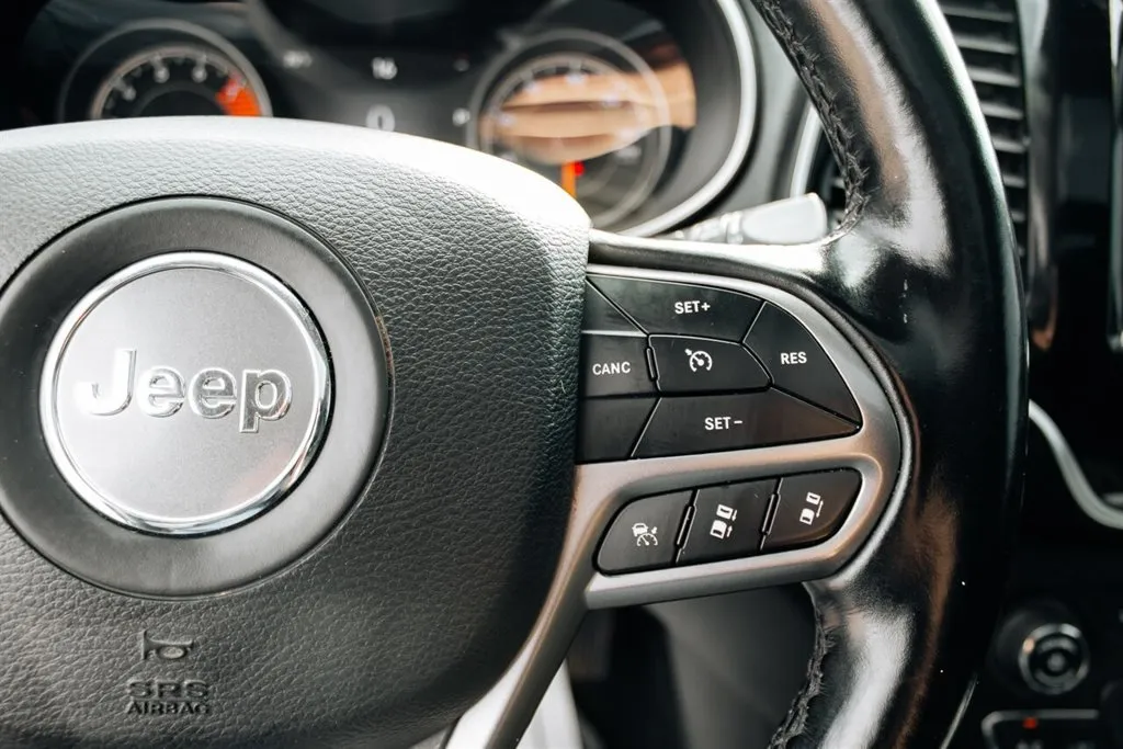 Jeep Cherokee photo 16