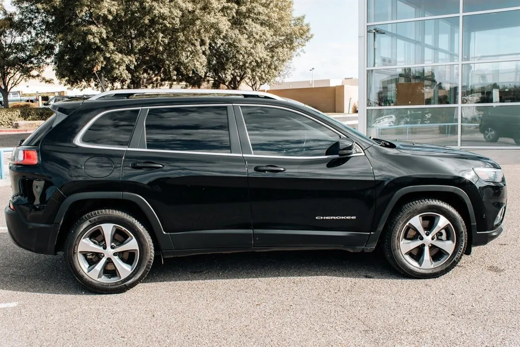 Jeep Cherokee photo 8