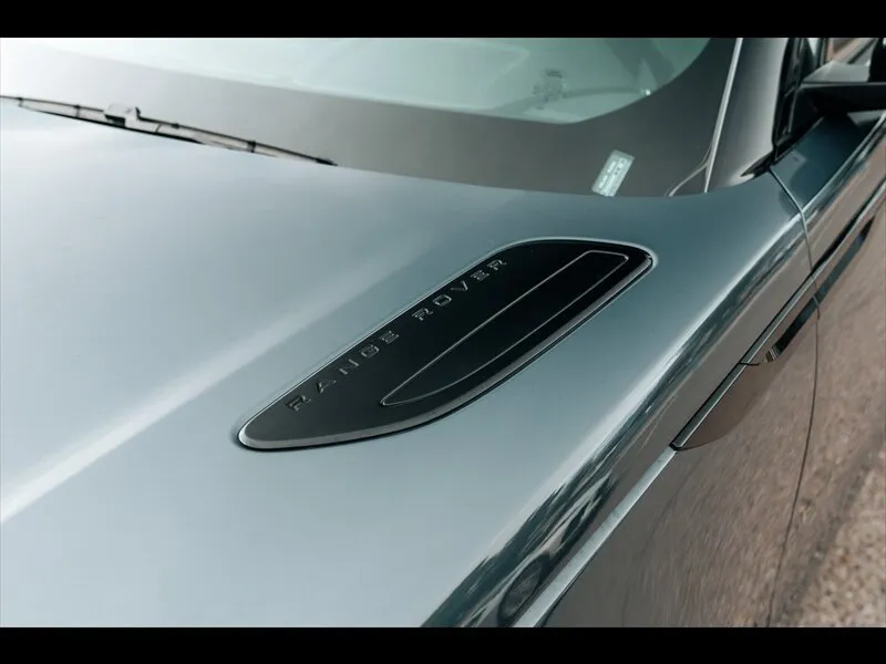 Land Rover Range Rover Velar photo 11
