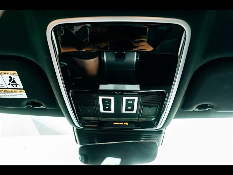 Land Rover Range Rover Velar photo 31